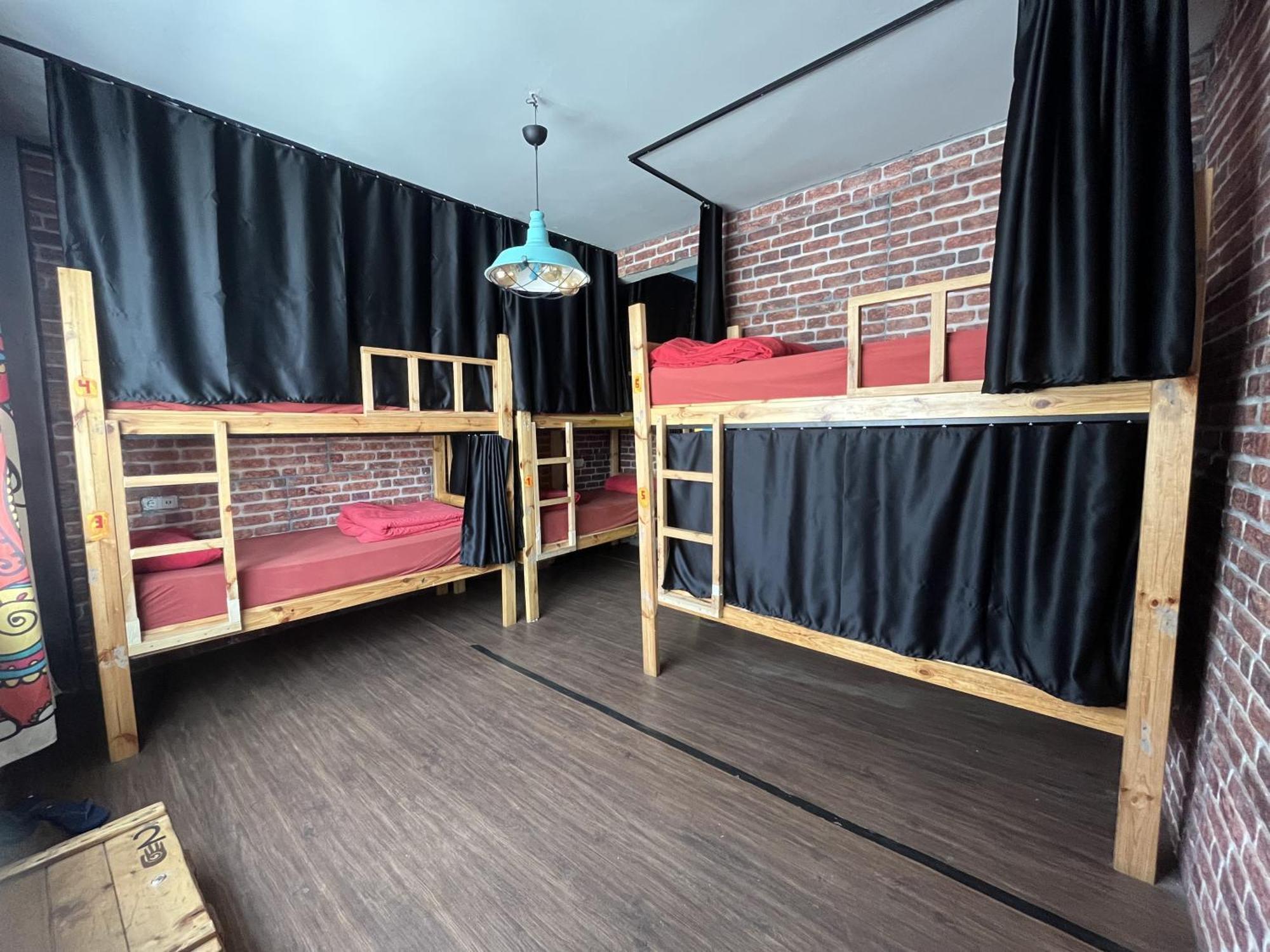Lola Backpacker's Hostel