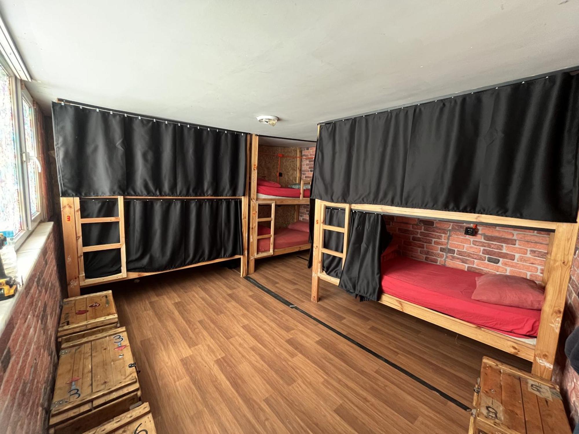 Lola Backpacker's Hostel *